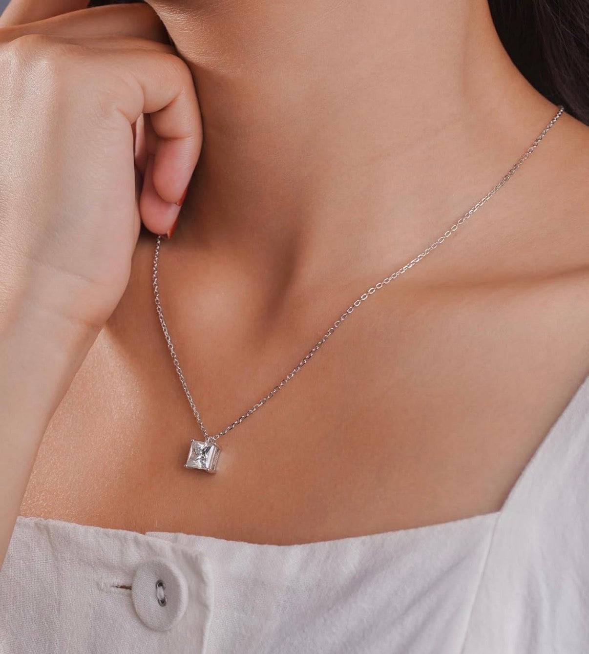 Moissanite Solitaire Pendant Necklaces for Women Sterling Silver with 18K White Gold Plated 1 Carat D Color VVS1 Clarity
