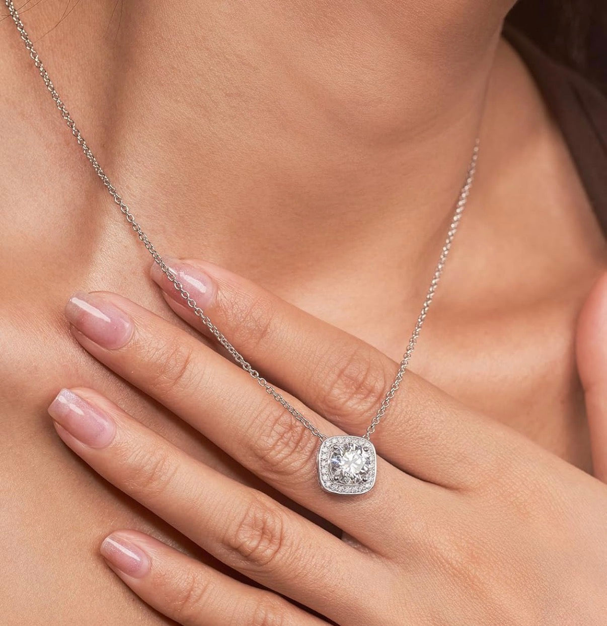 Moissanite Solitaire Pendant Necklaces for Women Sterling Silver with 18K White Gold Plated 1 Carat D Color VVS1 Clarity Mossanite