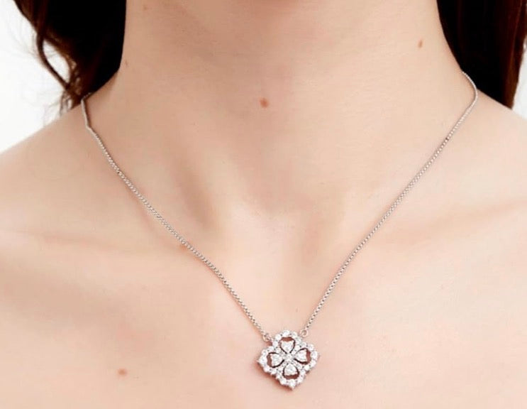 Heart Necklaces 1.5 Carat Moissanite 925 Sterling Silver Round Brilliant Cut Moissanite Imitation Diamond.