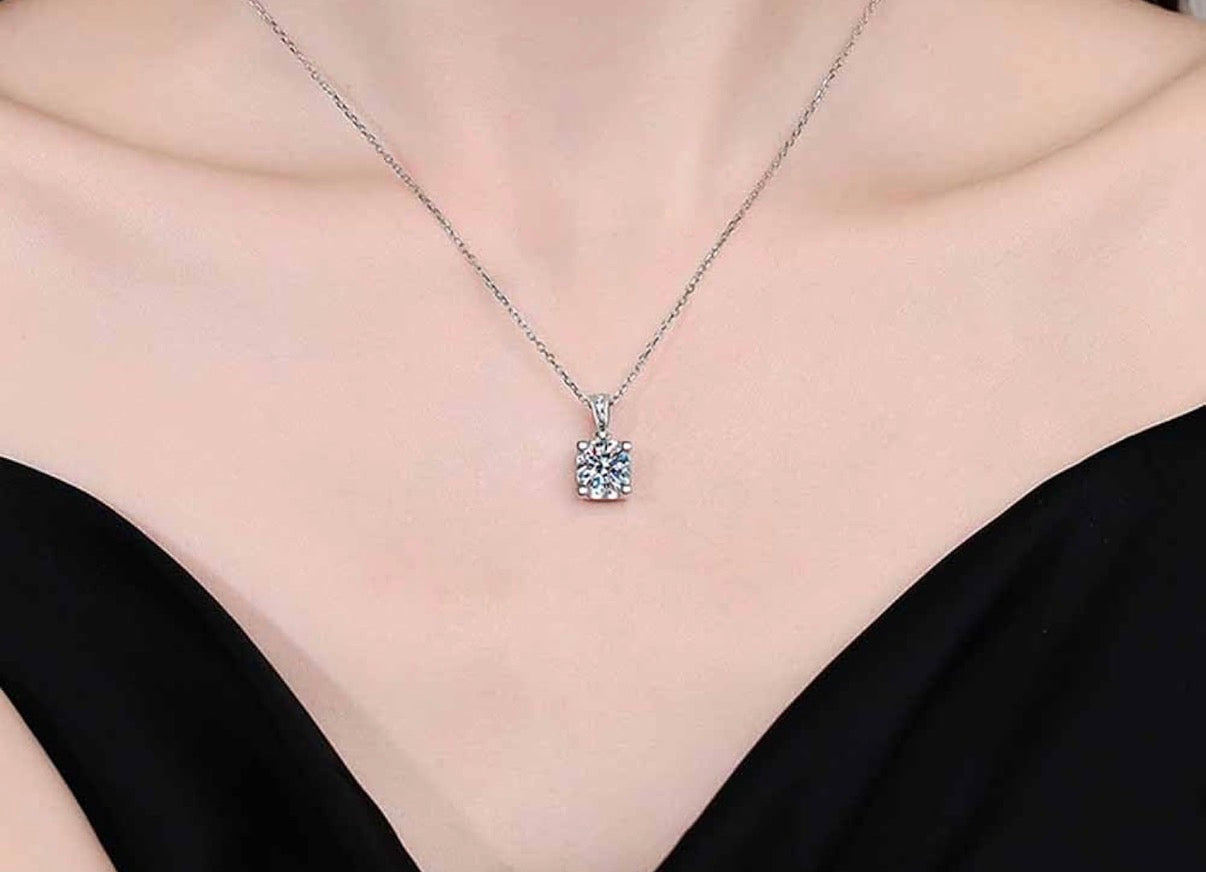 Beautiful 1 .0 Carat Moissanite Round Pendant Necklace for Women, D Color VVS Clarity