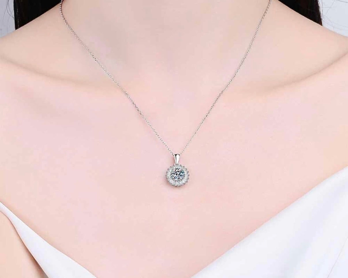 Beautiful 1 .0 Carat Moissanite Flower Pendant Necklace for Women, D Color VVS Clarity