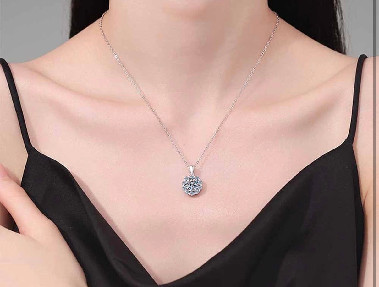 Beautiful 1 .0 Carat Moissanite Round Cut Pendant Necklace for Women, D Color VVS Clarity