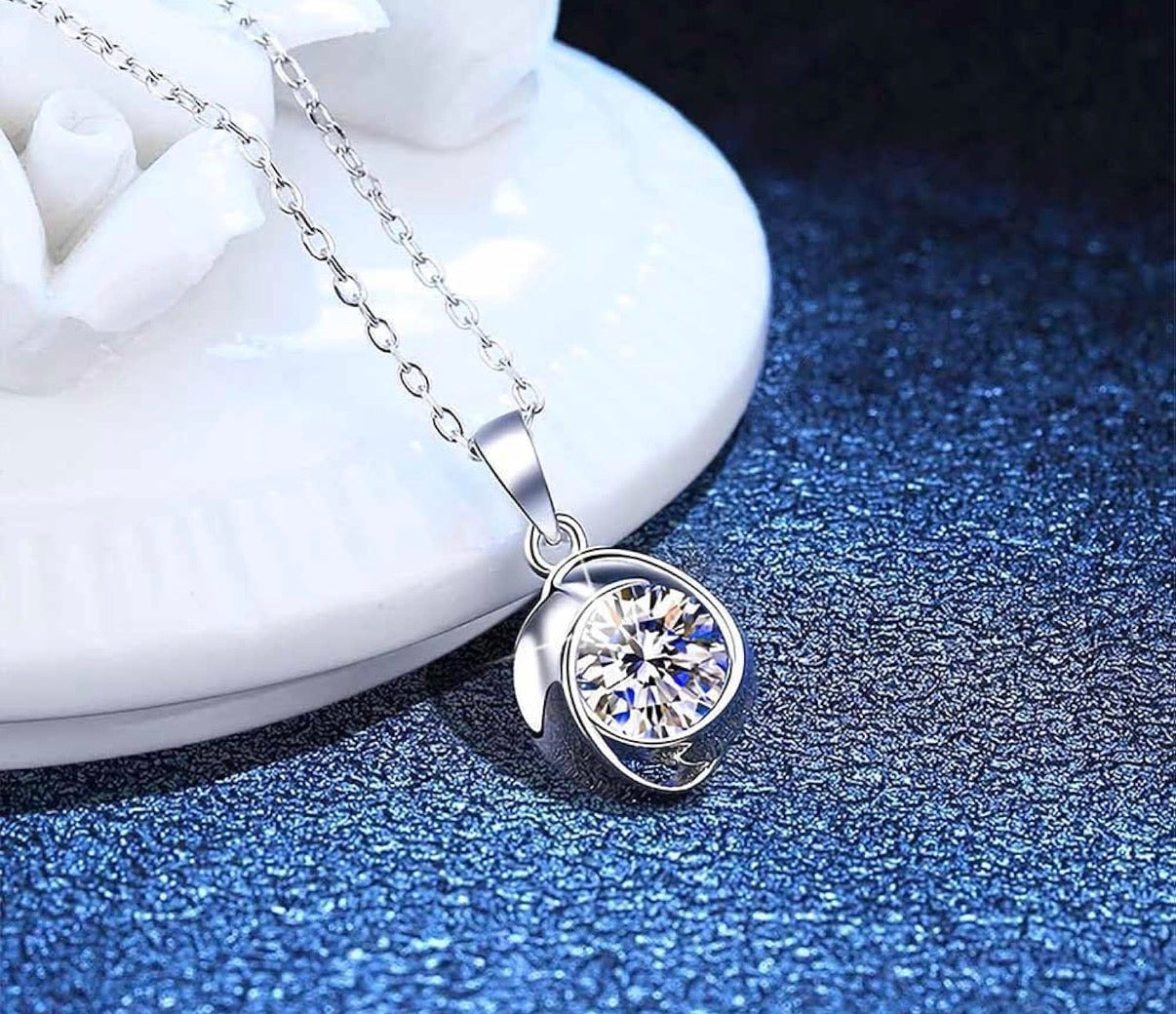 Beautiful 1 .0 Carat Moissanite Flower Pendant Necklace for Women, D Color VVS Clarity