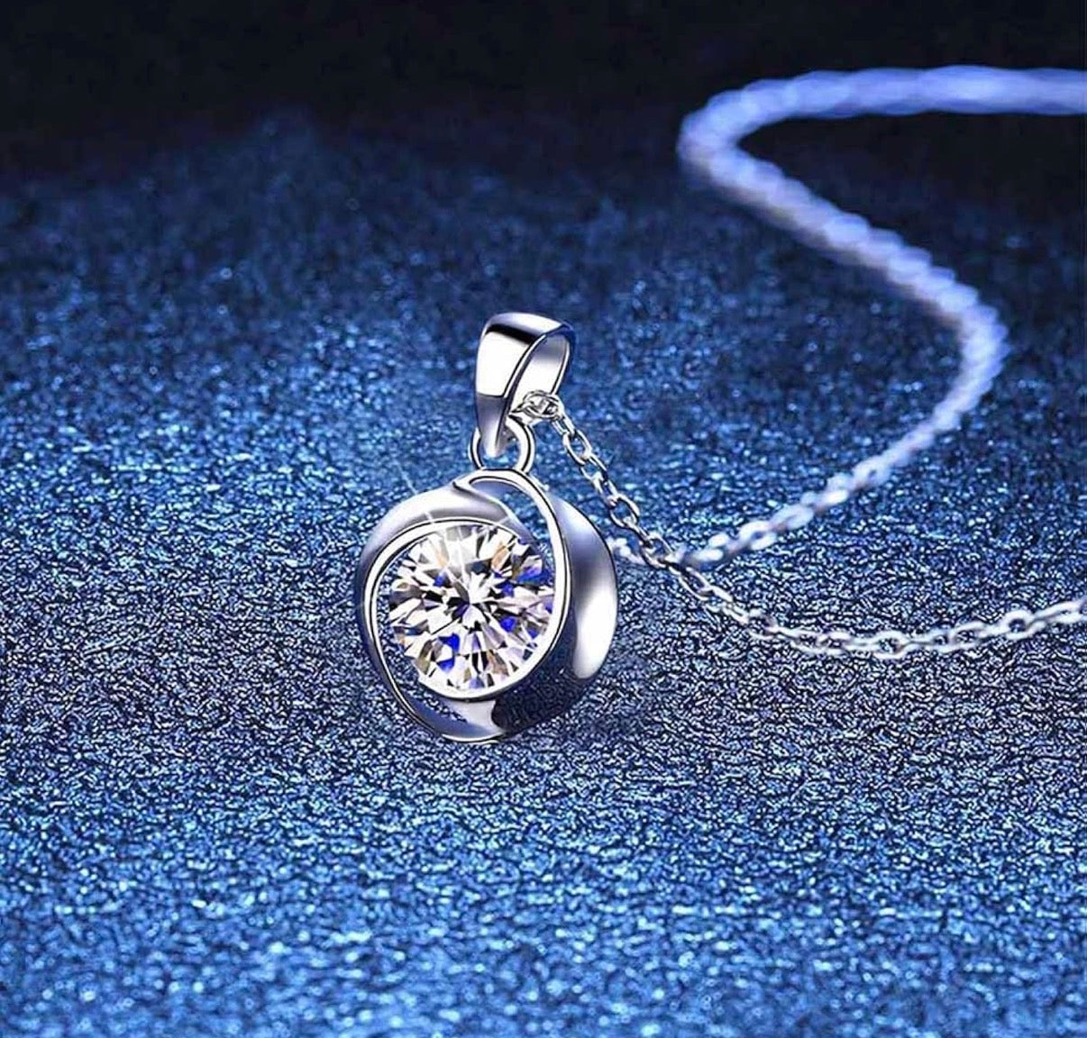 Beautiful 1 .0 Carat Moissanite Flower Pendant Necklace for Women, D Color VVS Clarity