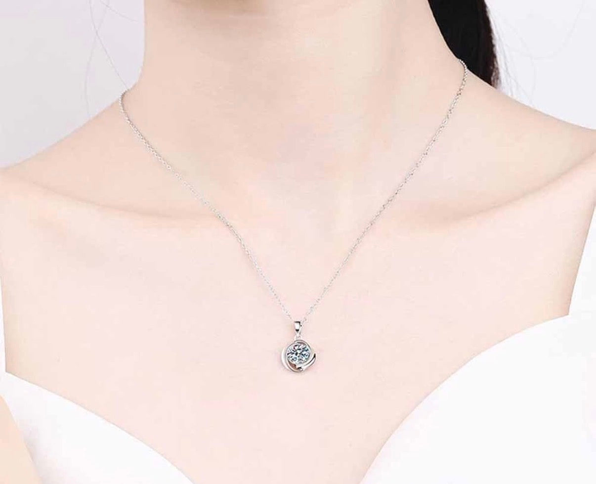 Beautiful 1 .0 Carat Moissanite Flower Pendant Necklace for Women, D Color VVS Clarity